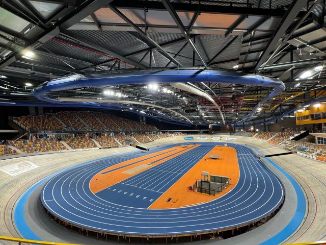 Met vernieuwde vloer is Omnisport Apeldoorn klaar voor EK Indoor Atletiek 2025