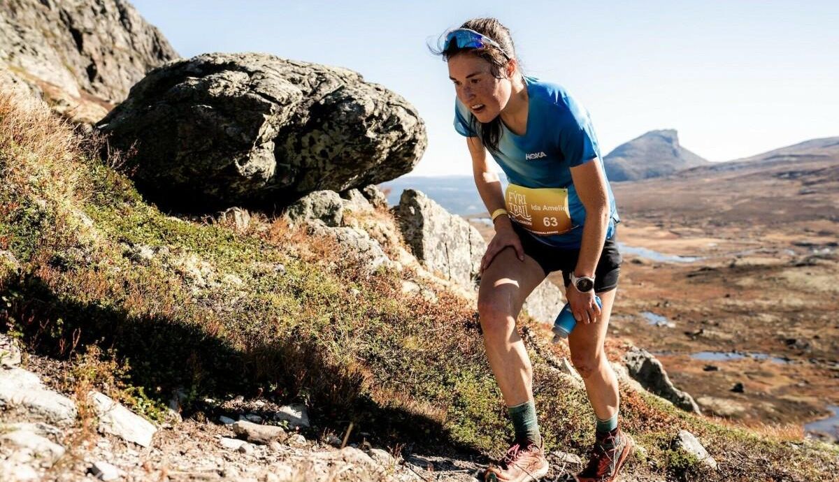 Een van Europa’s beste trailrensters overlijdt bij een bergongeluk.