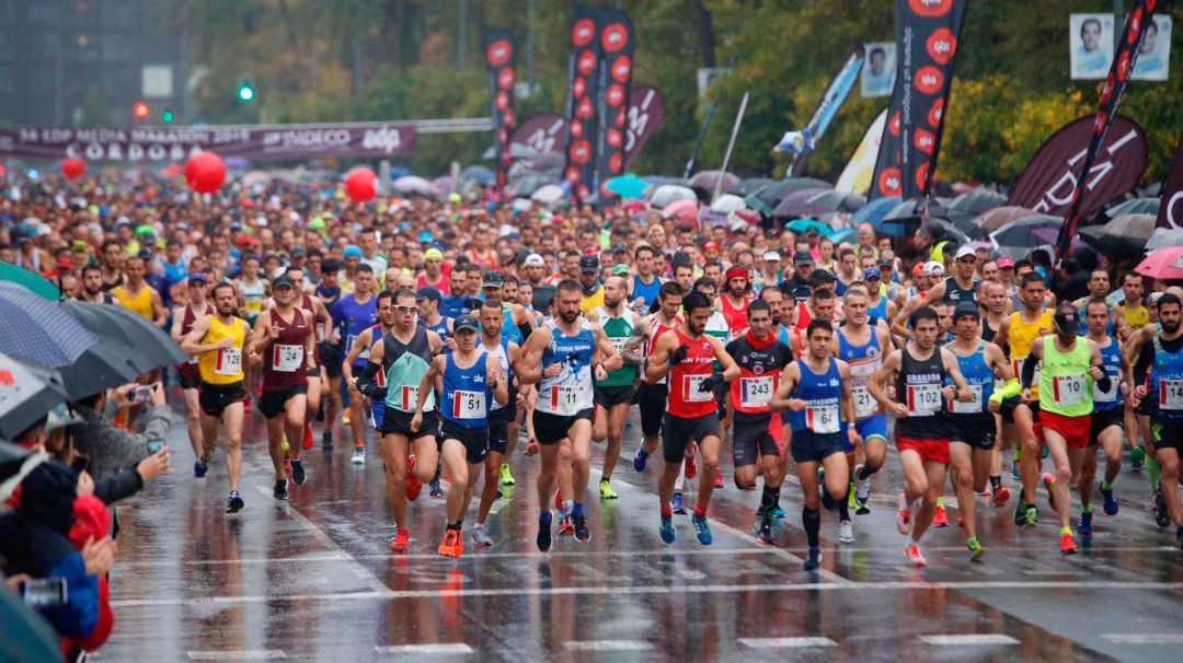 Tot wanneer kan ik mijn startnummer van de Córdoba Halve Marathon terugsturen als ik op de nieuwe datum niet kan deelnemen?