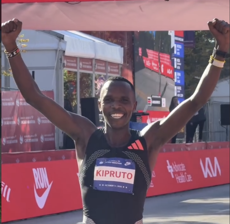 Amos Kipruto verpulvert Jakob Kiplimo en finisht in 2:01:09 tijdens de Chicago Marathon