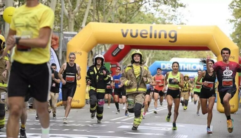 Vueling wordt naamsponsor van de iconische Cursa Bombers Barcelona voor drie jaar